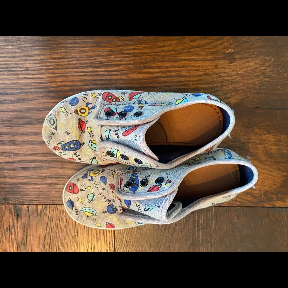 Toms slip on shoe space theme size 11